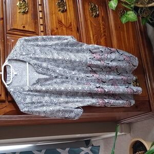 2/$30 Northern Reflections Floral & Graphic Design Women's top XL